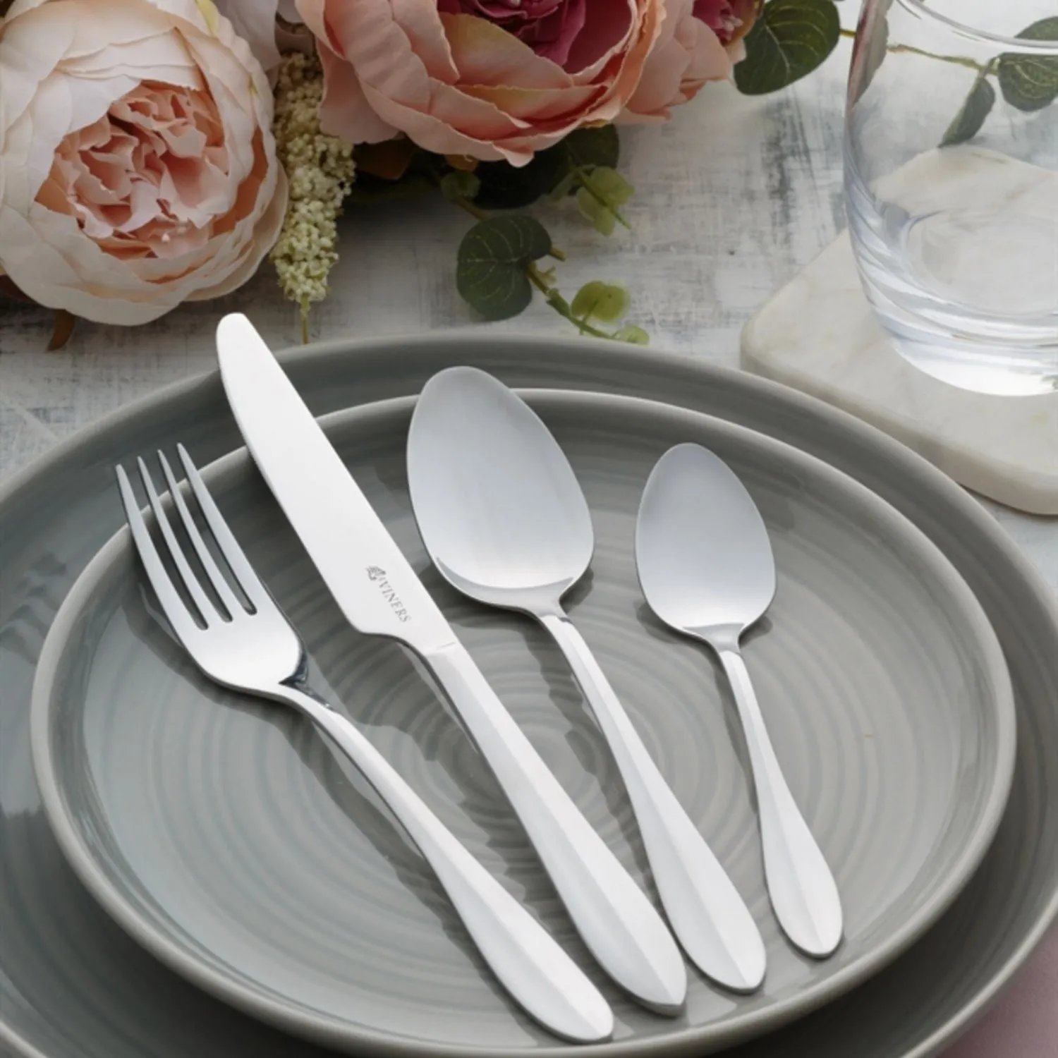 Viners 18/0 Stainless Steel Everyday Breeze Table Knife (Set of 4)